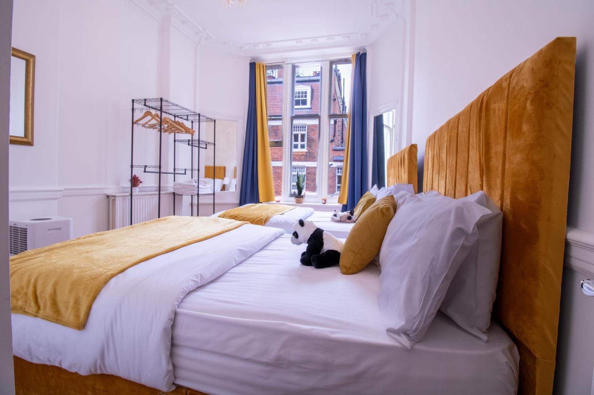 Luxurious On Oxford Street Apartment