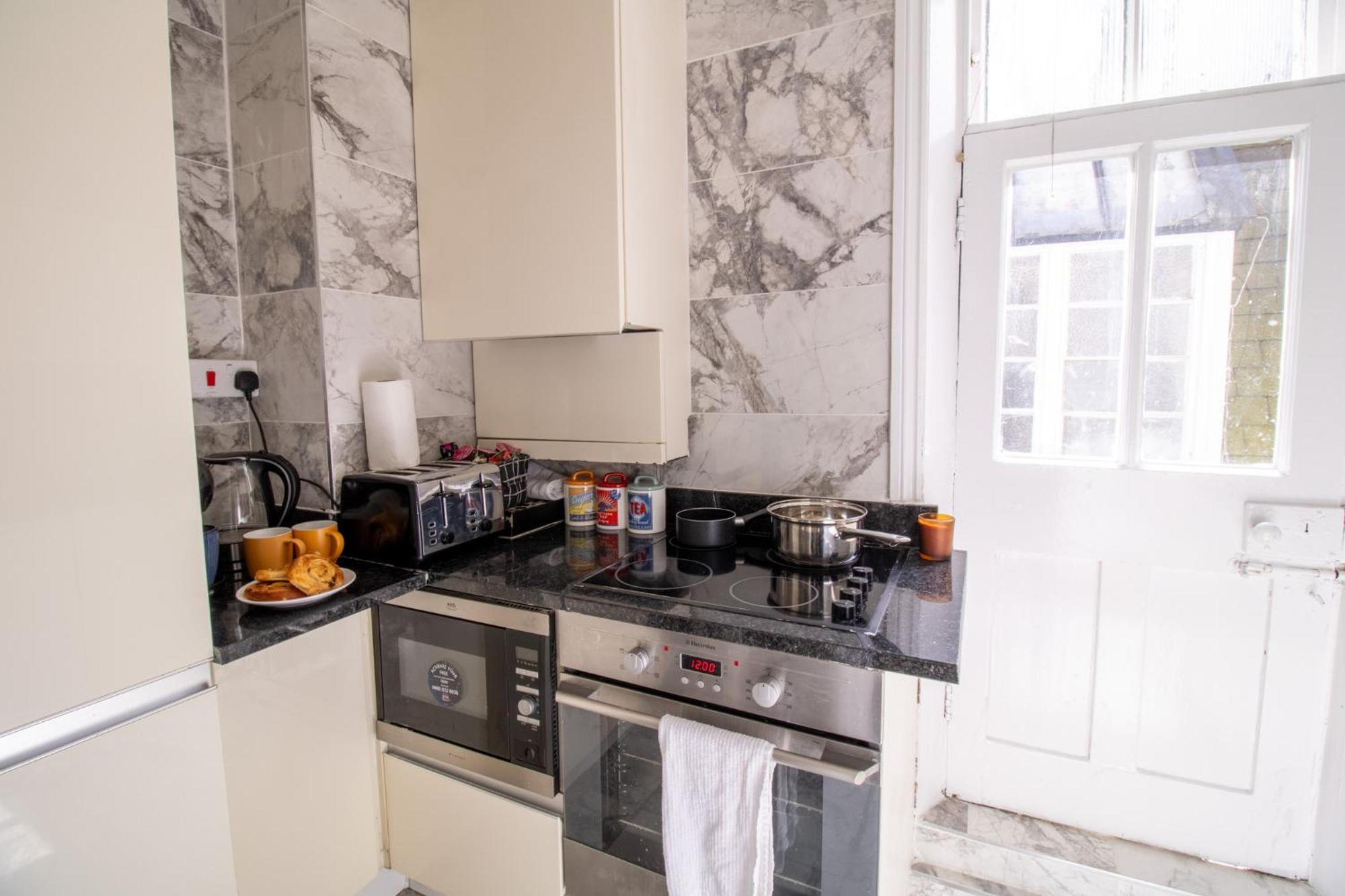 Mayfair Maisonette Chic Spacious 2-bed - 33a