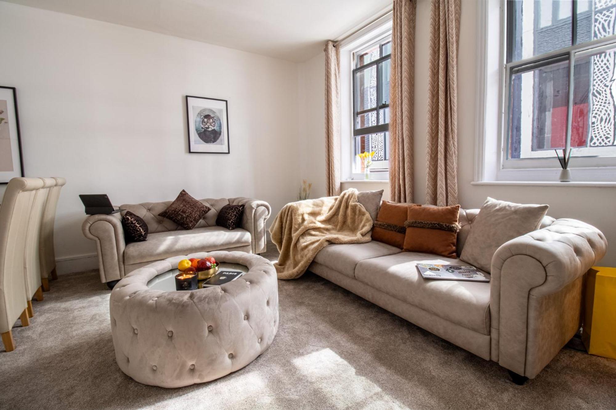 Mayfair Maisonette Chic Spacious 2-bed - 33a London