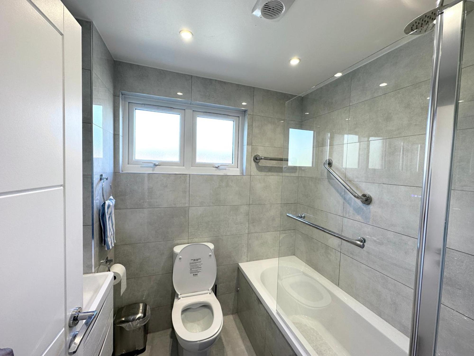 Newly Renovated Bedrooms Near Train And Bus Station Londres