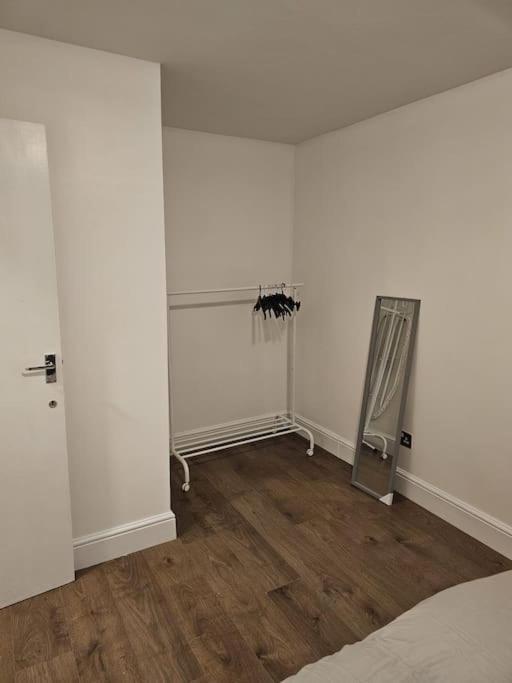 Beautiful Garden Flat Near Leilighet *
