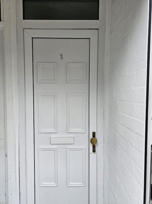 Leilighet Beautiful Garden Flat Near London