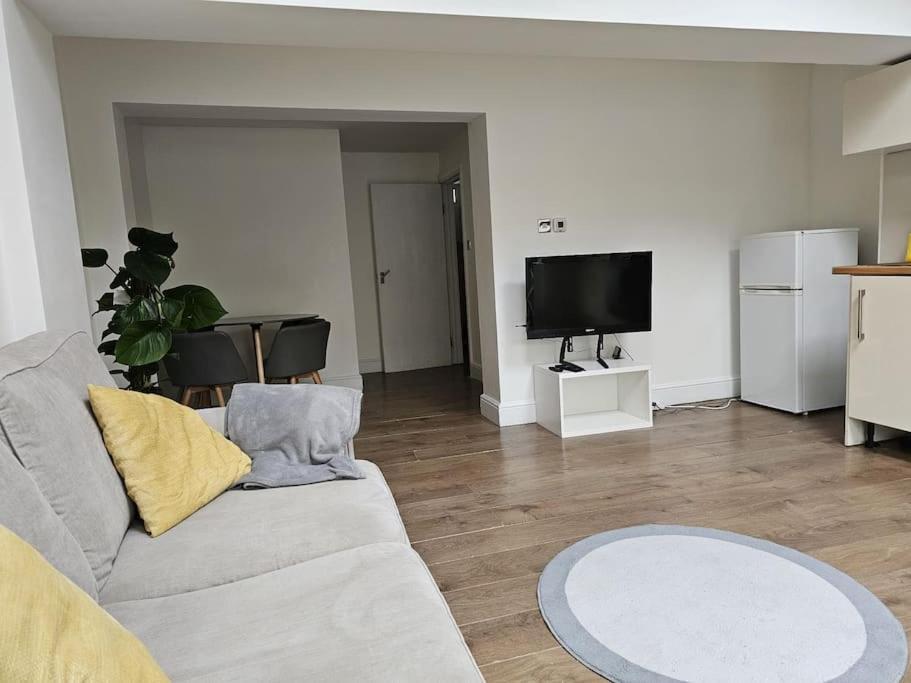 Beautiful Garden Flat Near Leilighet London