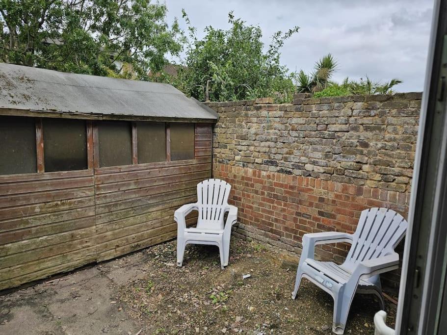 Beautiful Garden Flat Near Leilighet London