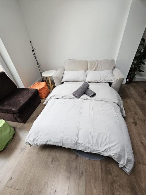 Beautiful Garden Flat Near Leilighet *
