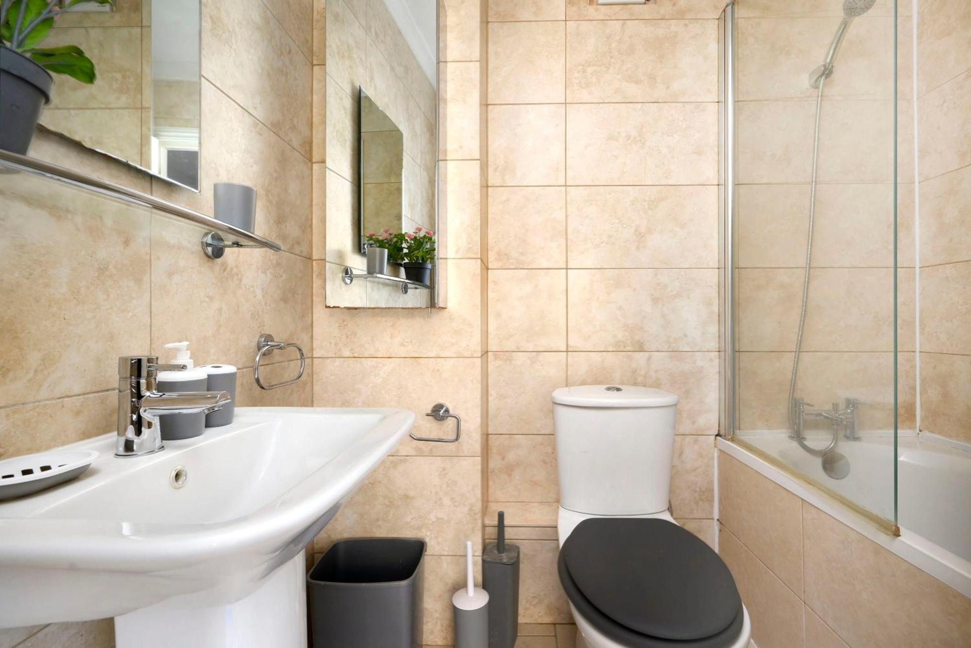 Wonderful 2br Flat On Richmond Street * London