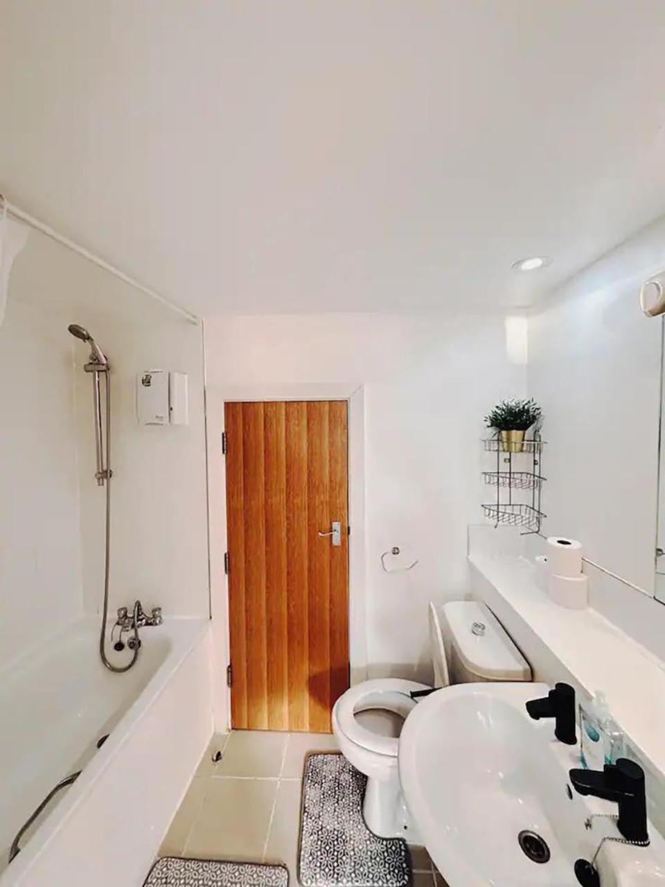 Apartment 15 Percent Off Monthly -2bed Netflix Wi-fi *