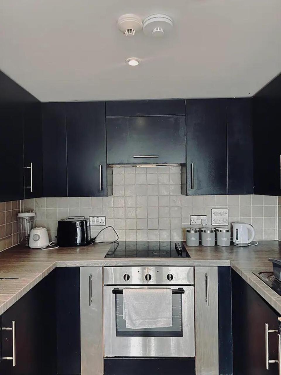15 Percent Off Monthly -2bed Netflix Wi-fi * London