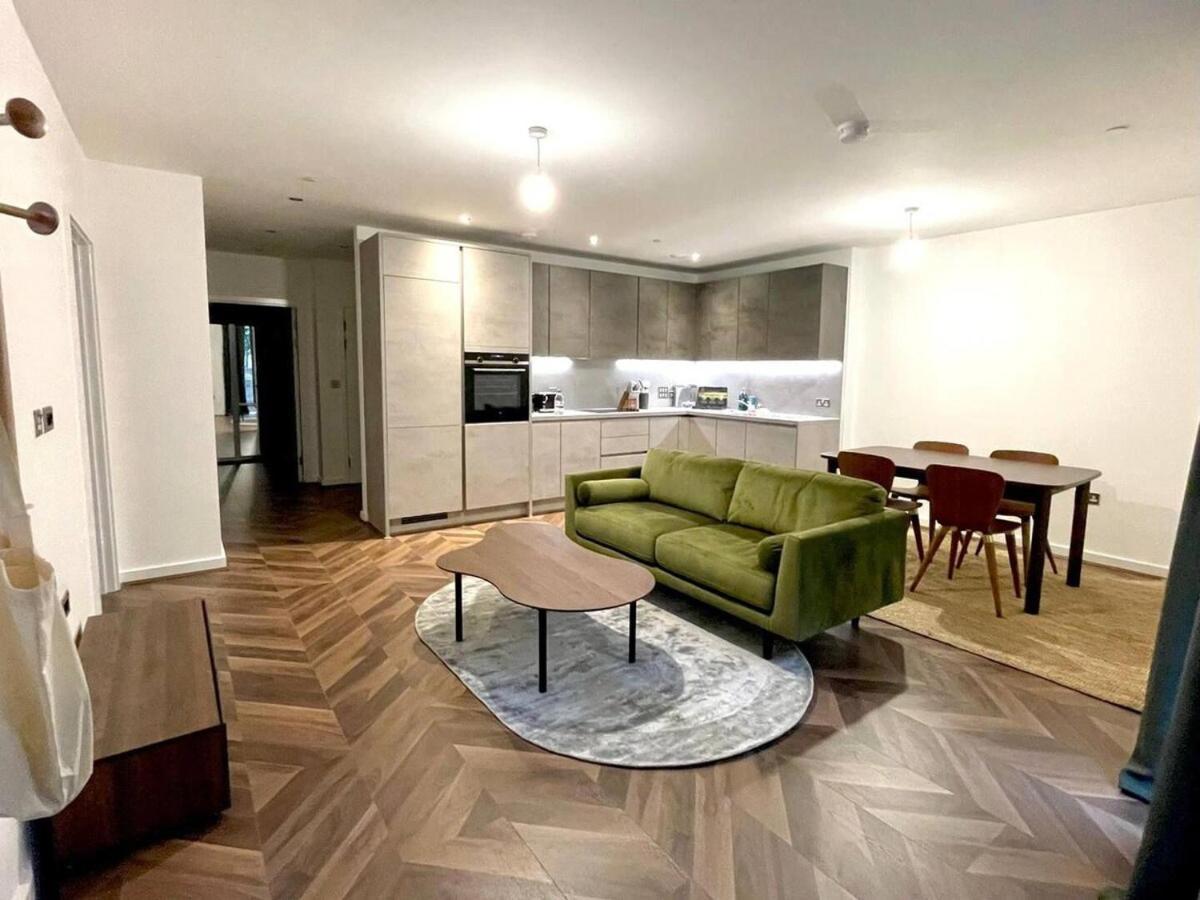 Deluxe 3 Bedrooms Modern Flat In Stratford * Londen