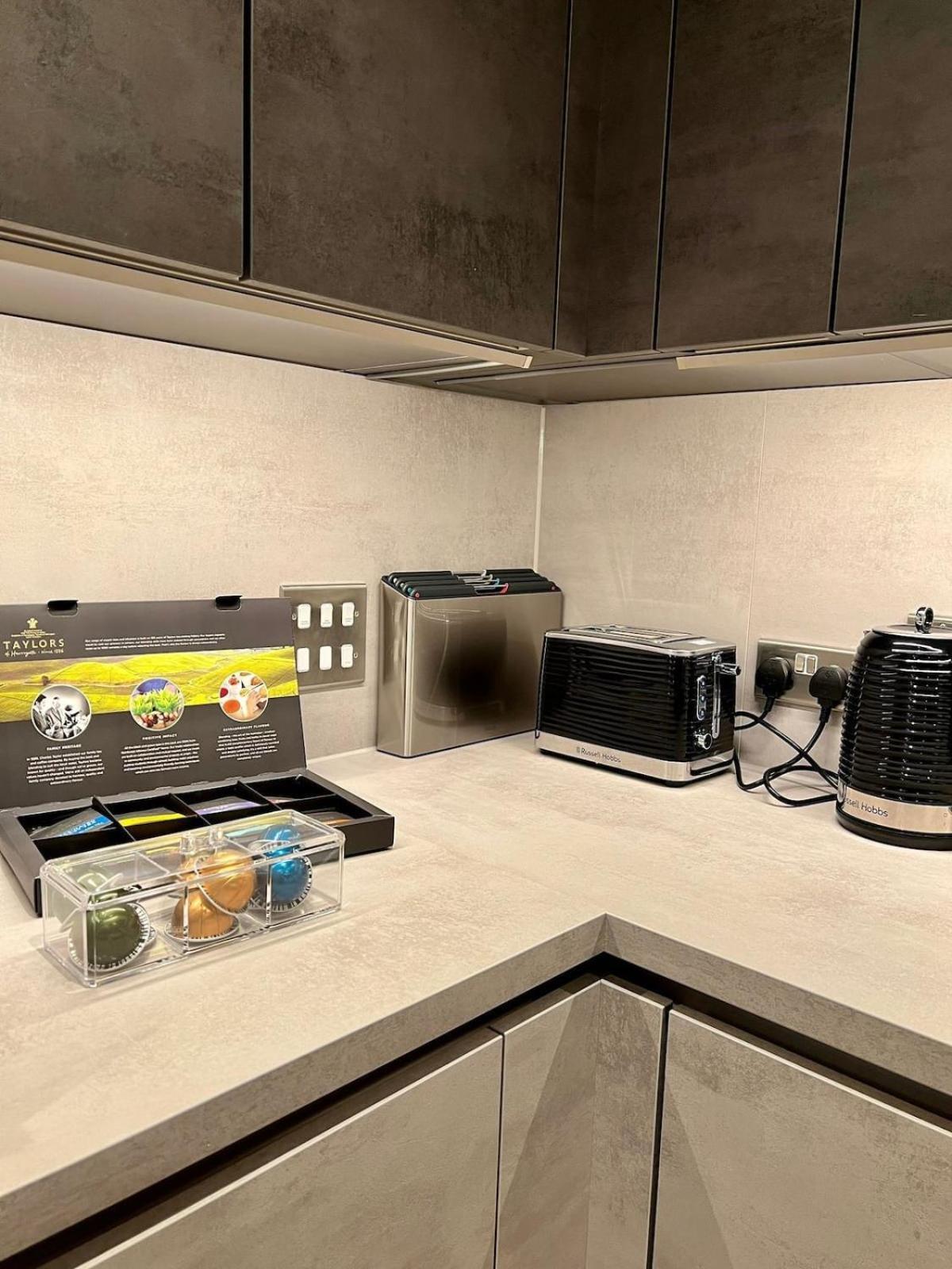 Deluxe 3 Bedrooms Modern Flat In Stratford Londen