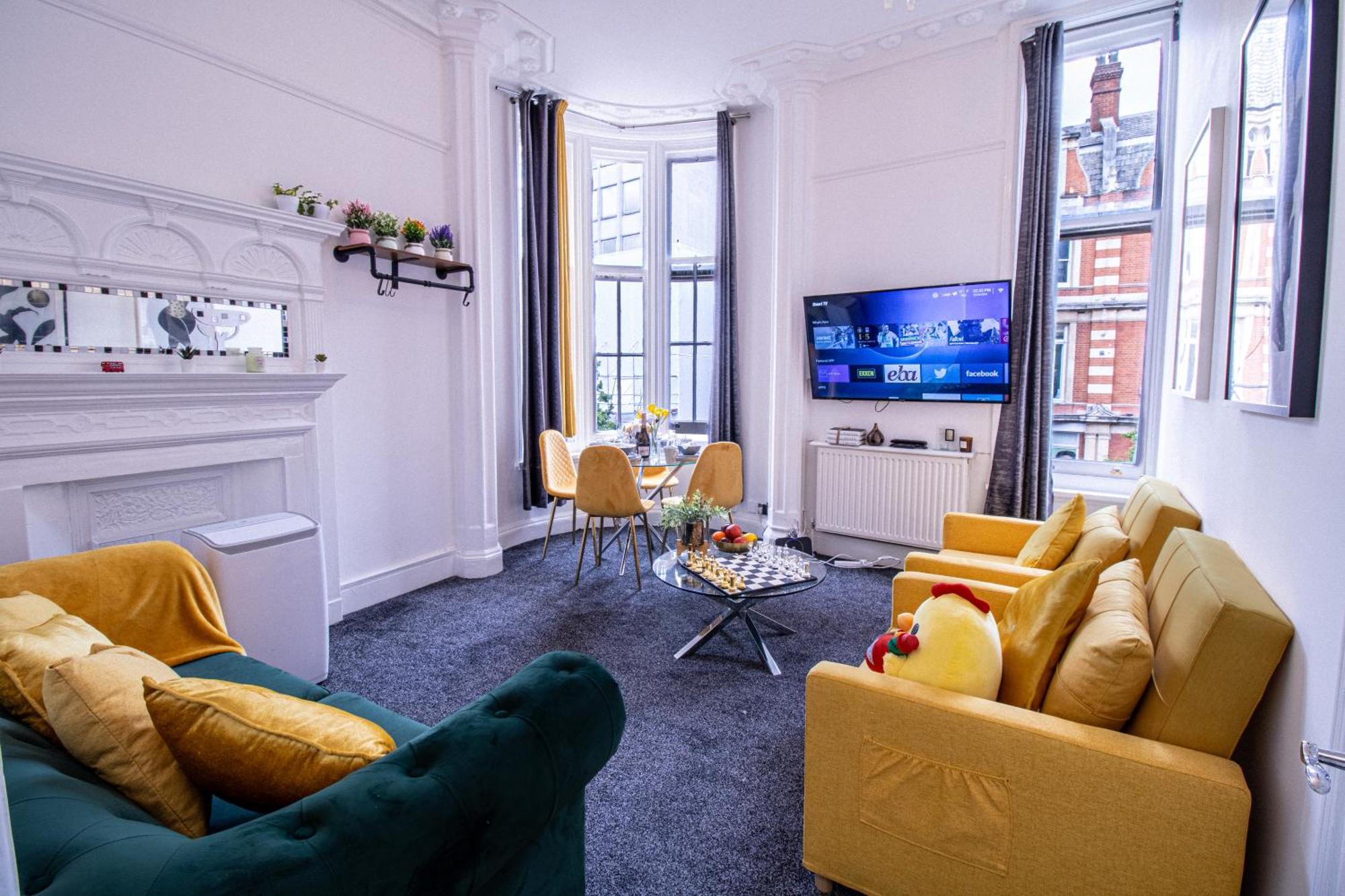 Elegant 3 Bedroom On Oxford Street Luxury Living In 2gc Leilighet *