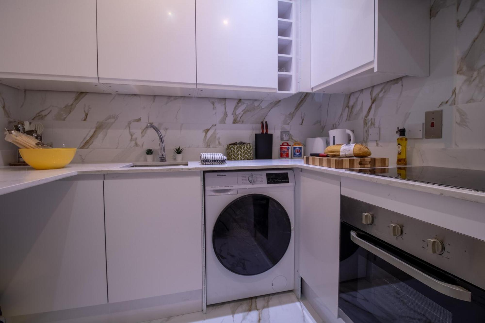 Elegant 3 Bedroom On Oxford Street Luxury Living In 2gc Leilighet *