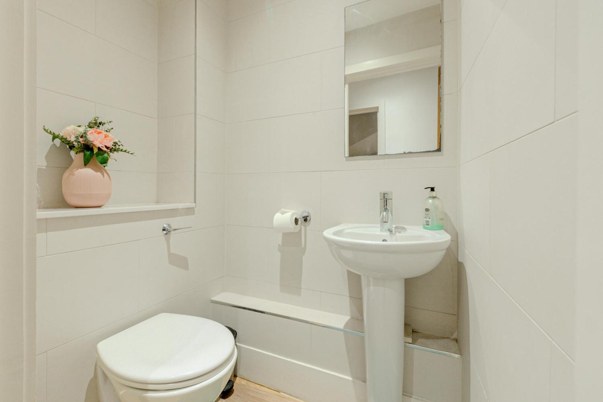 Fantastic Multilevel 3br, Vibrant Angel, 5min Tube *