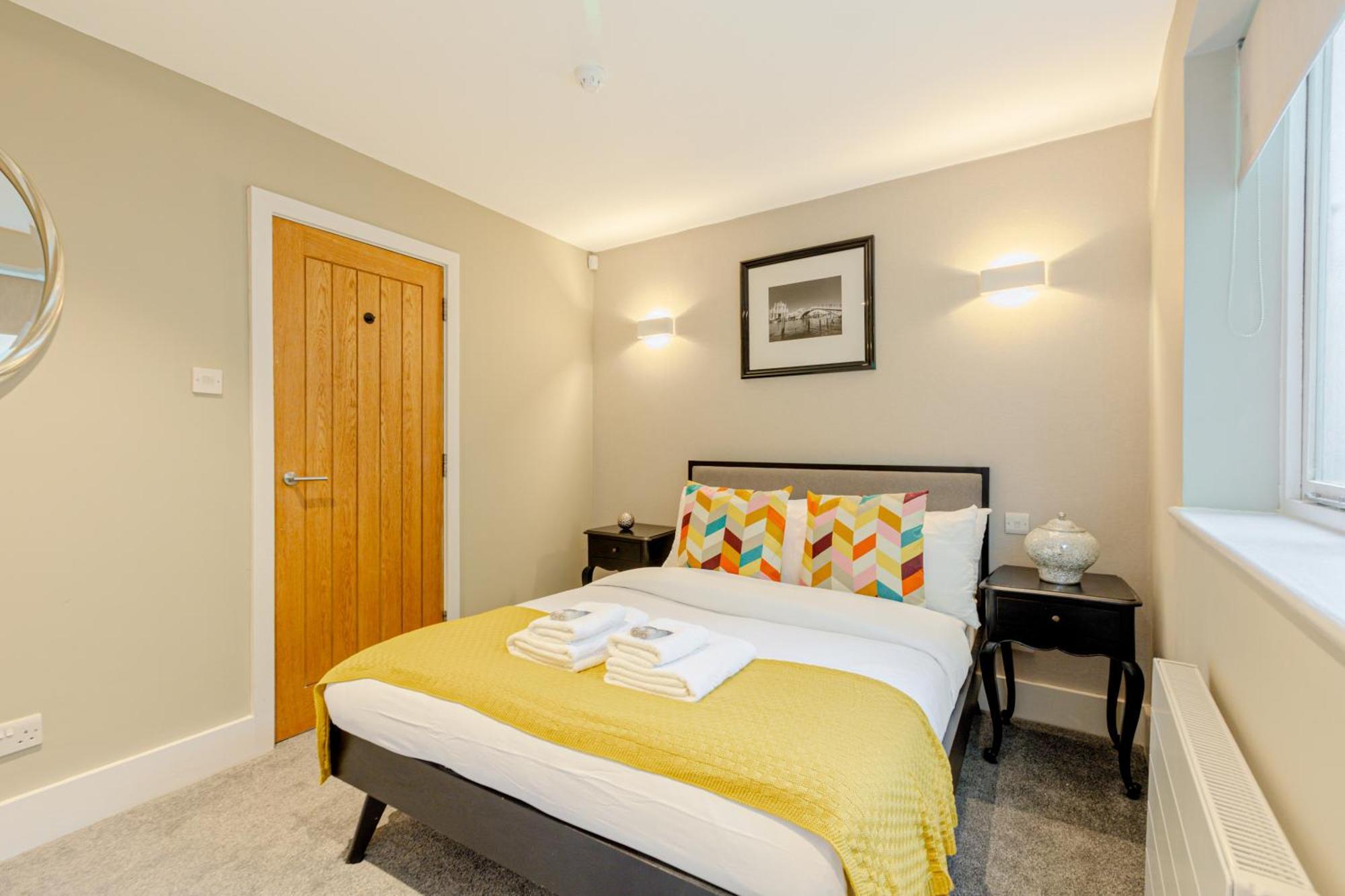 Fantastic Multilevel 3br, Vibrant Angel, 5min Tube Holiday home