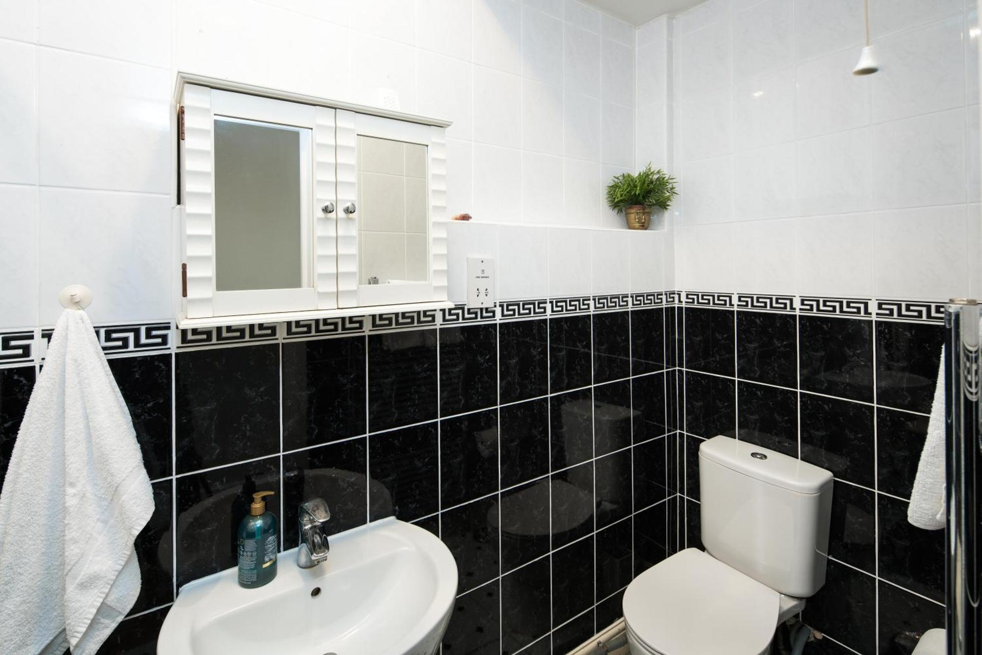 Chic 2-Bedroom Apartment On The Kings Road, Chelsea * London
