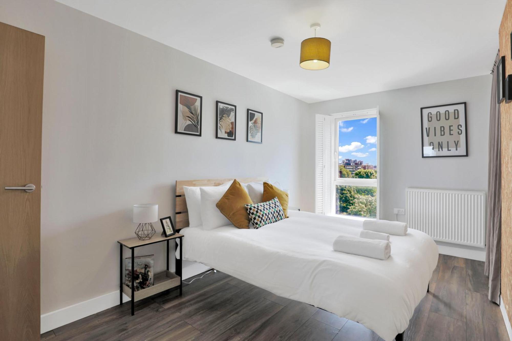 Canal-side 2bedroom With Balcony - 5min To Canary Wharf Apartment *