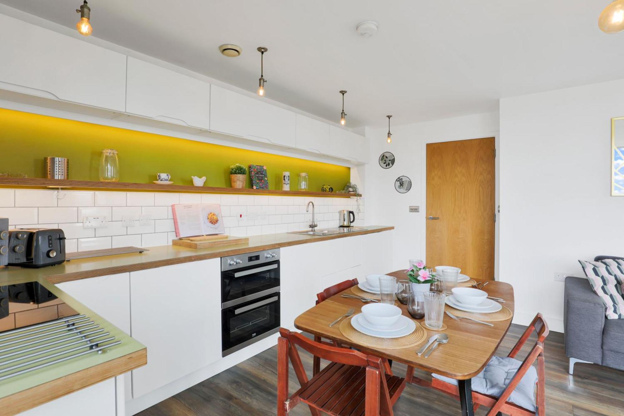 Canal-side 2bedroom With Balcony - 5min To Canary Wharf