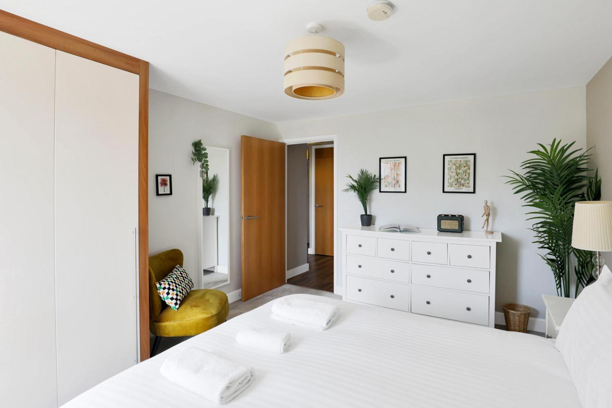 Apartment Canal-side 2bedroom With Balcony - 5min To Canary Wharf London