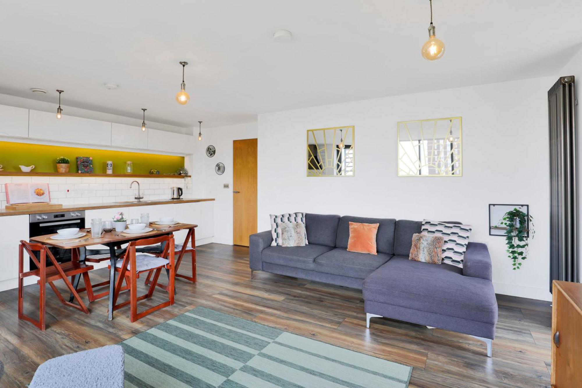 Canal-side 2bedroom With Balcony - 5min To Canary Wharf * London