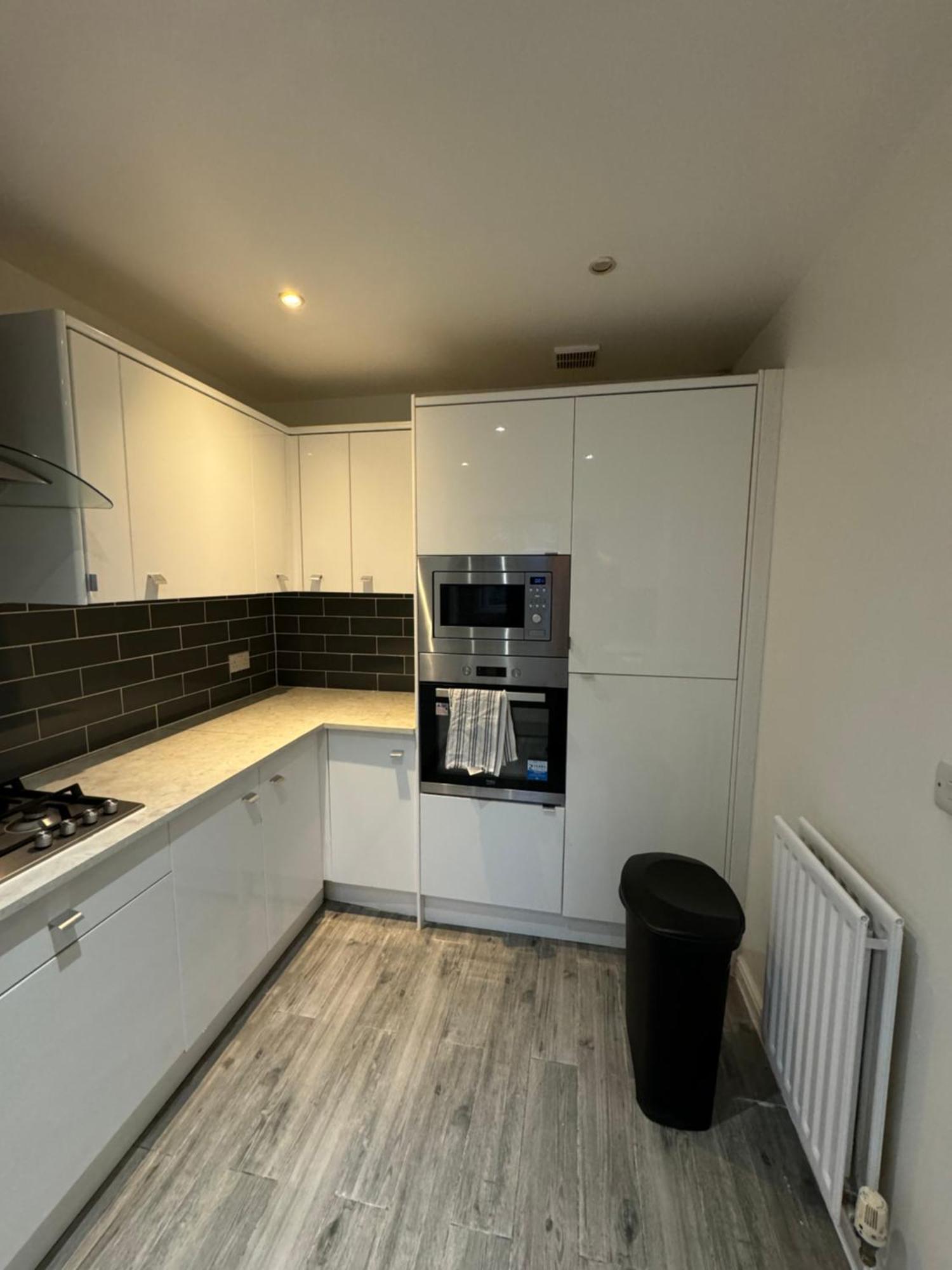 Spacious 3 Bedroom Home, With Private Driveway 5 Minutes From Excel Centre & Custom House Ferienhaus