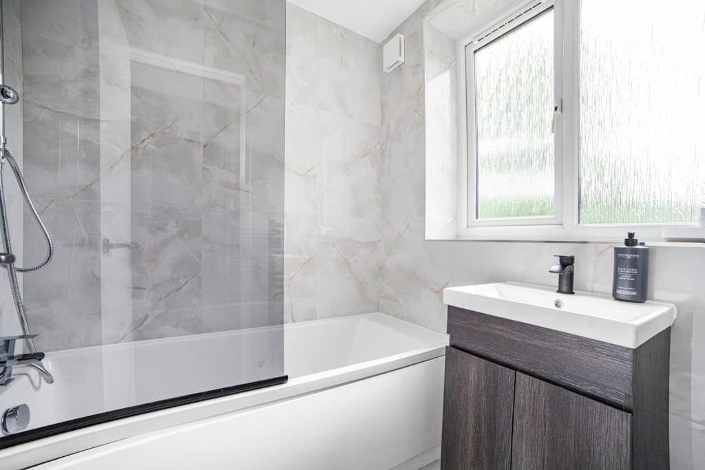 Elegant Retreat 1-bed Near *