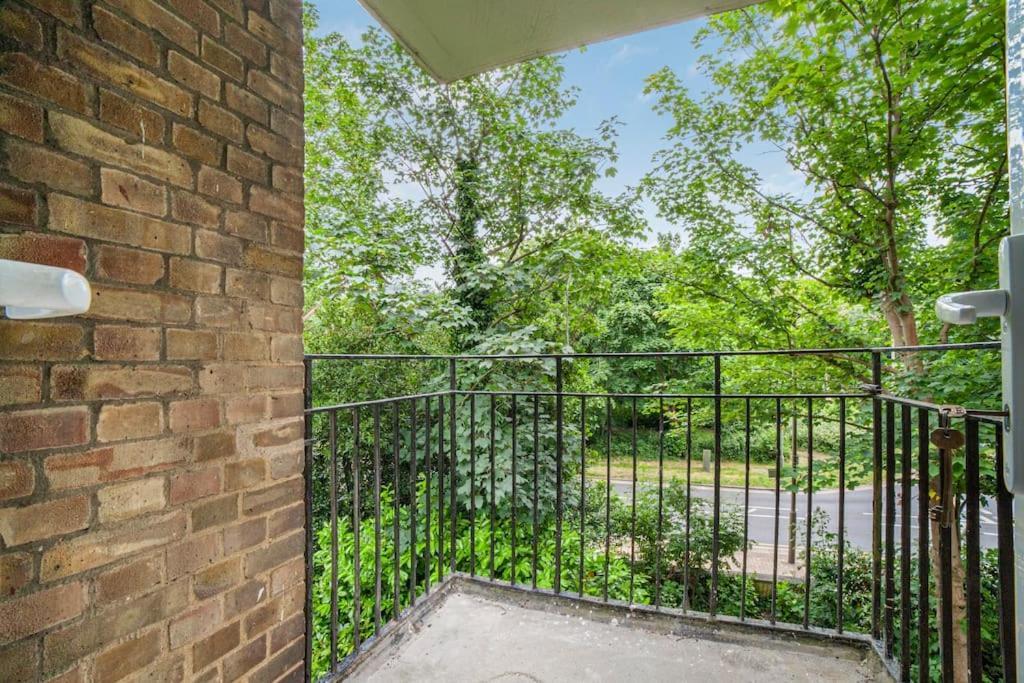 Elegant Retreat 1-bed Near Apartment