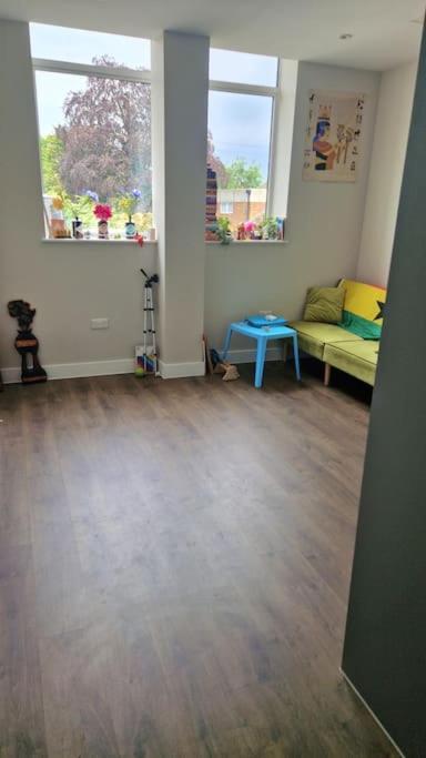 Stylish And Spacious New Flat Apartment *
