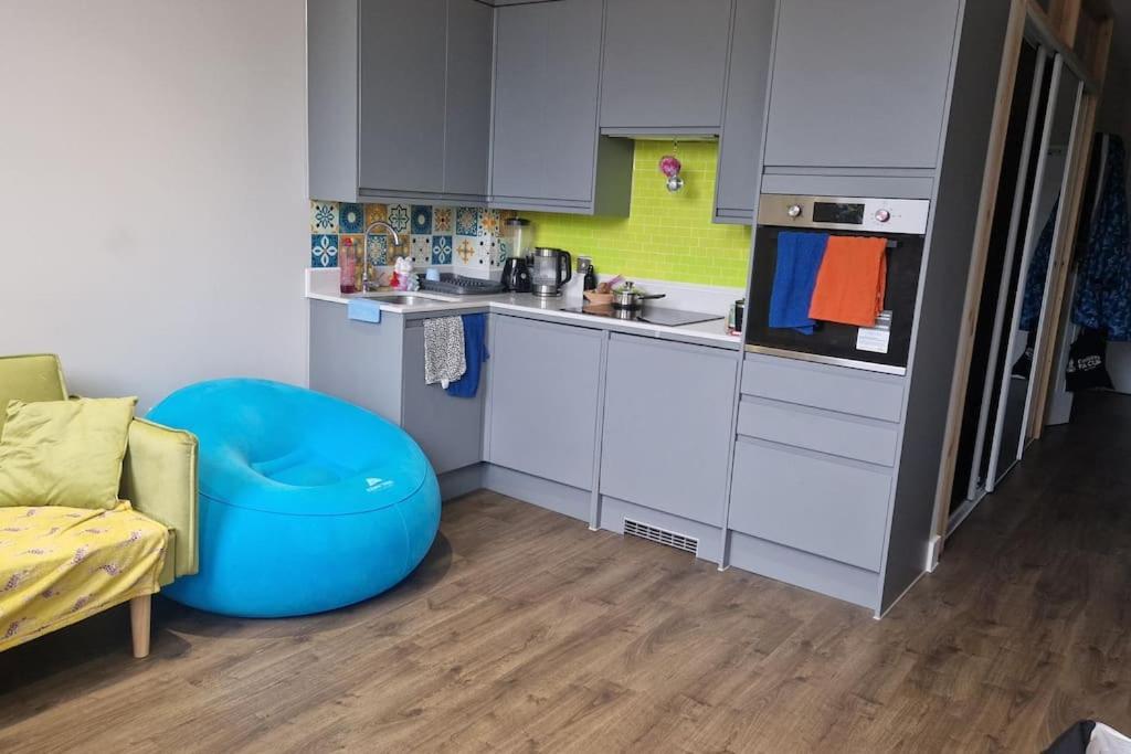 Stylish And Spacious New Flat * London