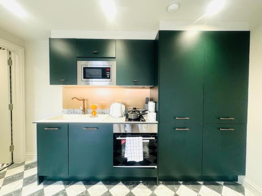 99 Apartment, Trendy Location D Appartement Londen