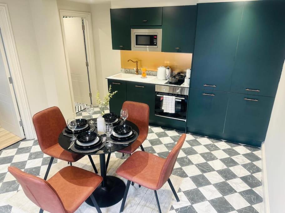 99 Apartment, Trendy Location D Londen