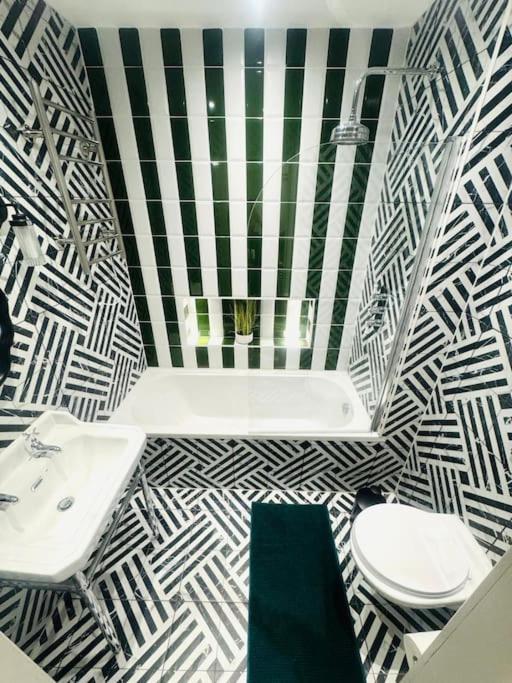 99 Ii, Key Spot, Flat E Apartment London