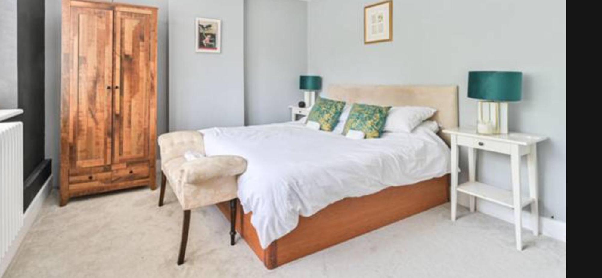 Boutique Luxury Same As A 5 Star Gated 3 Bed 10mins Victoria Bridge Parking Apartment *