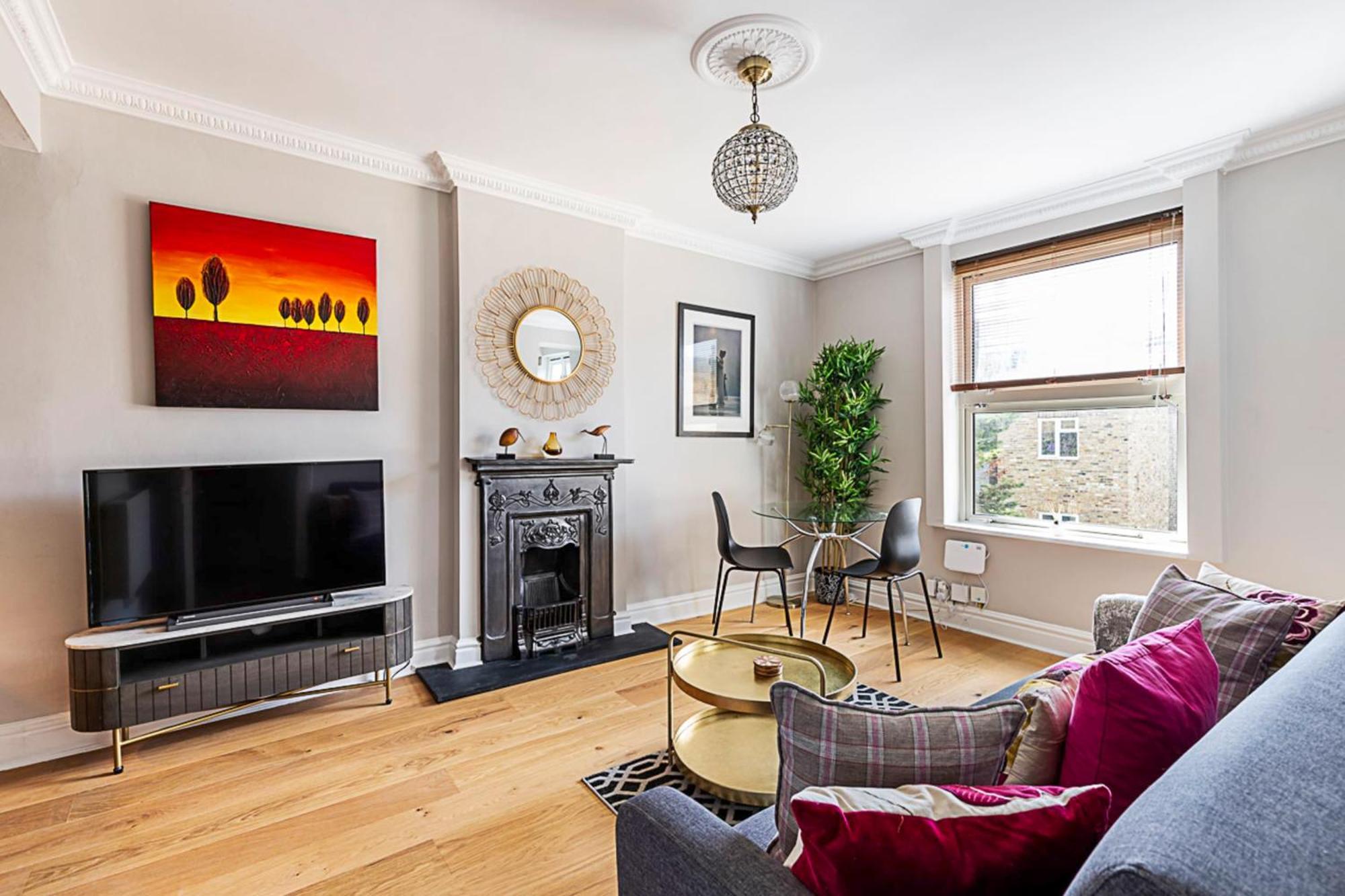 Modern Top-floor Victorian Charm In Kensington Apartment London