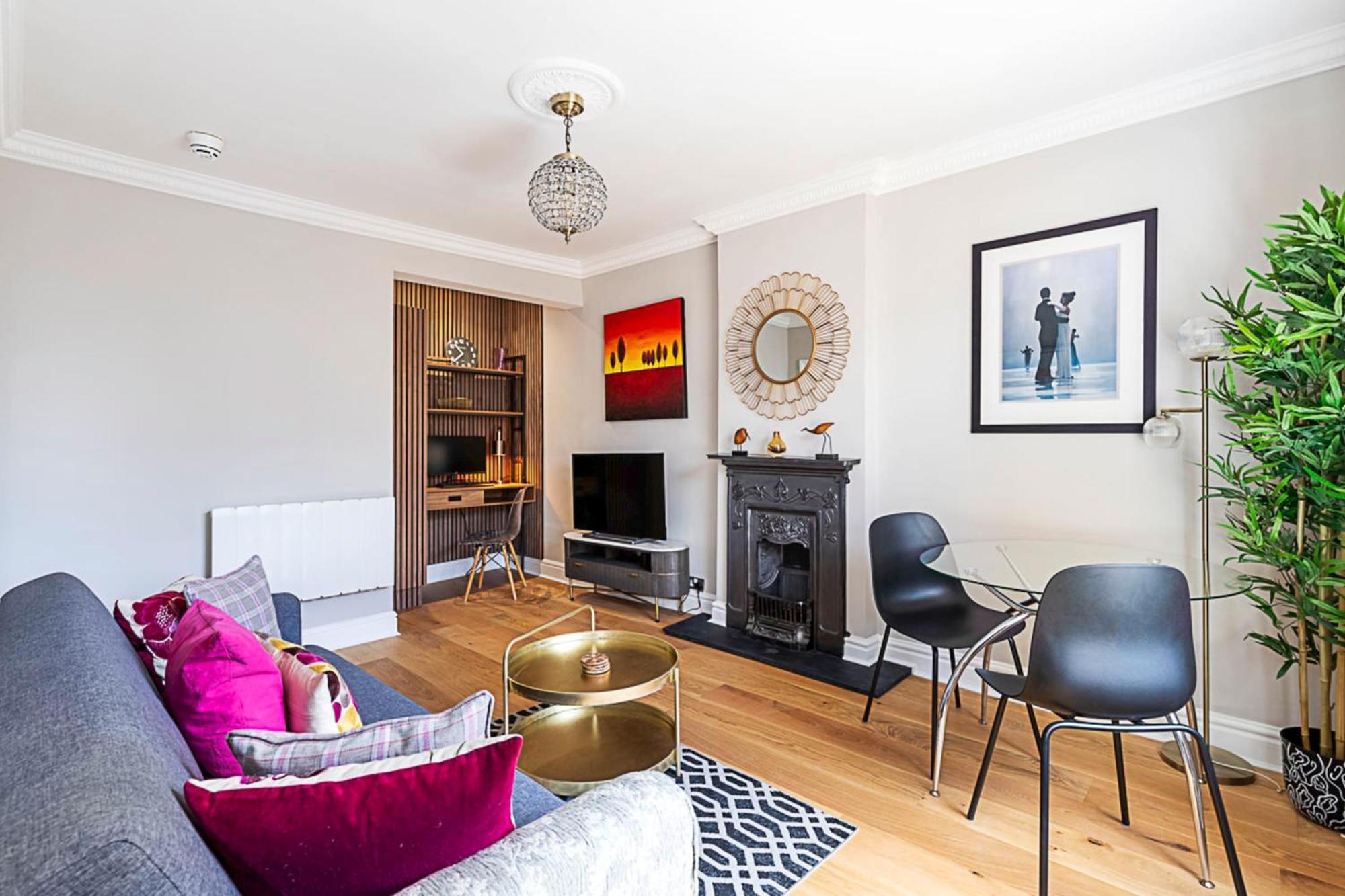 Modern Top-floor Victorian Charm In Kensington Apartment London