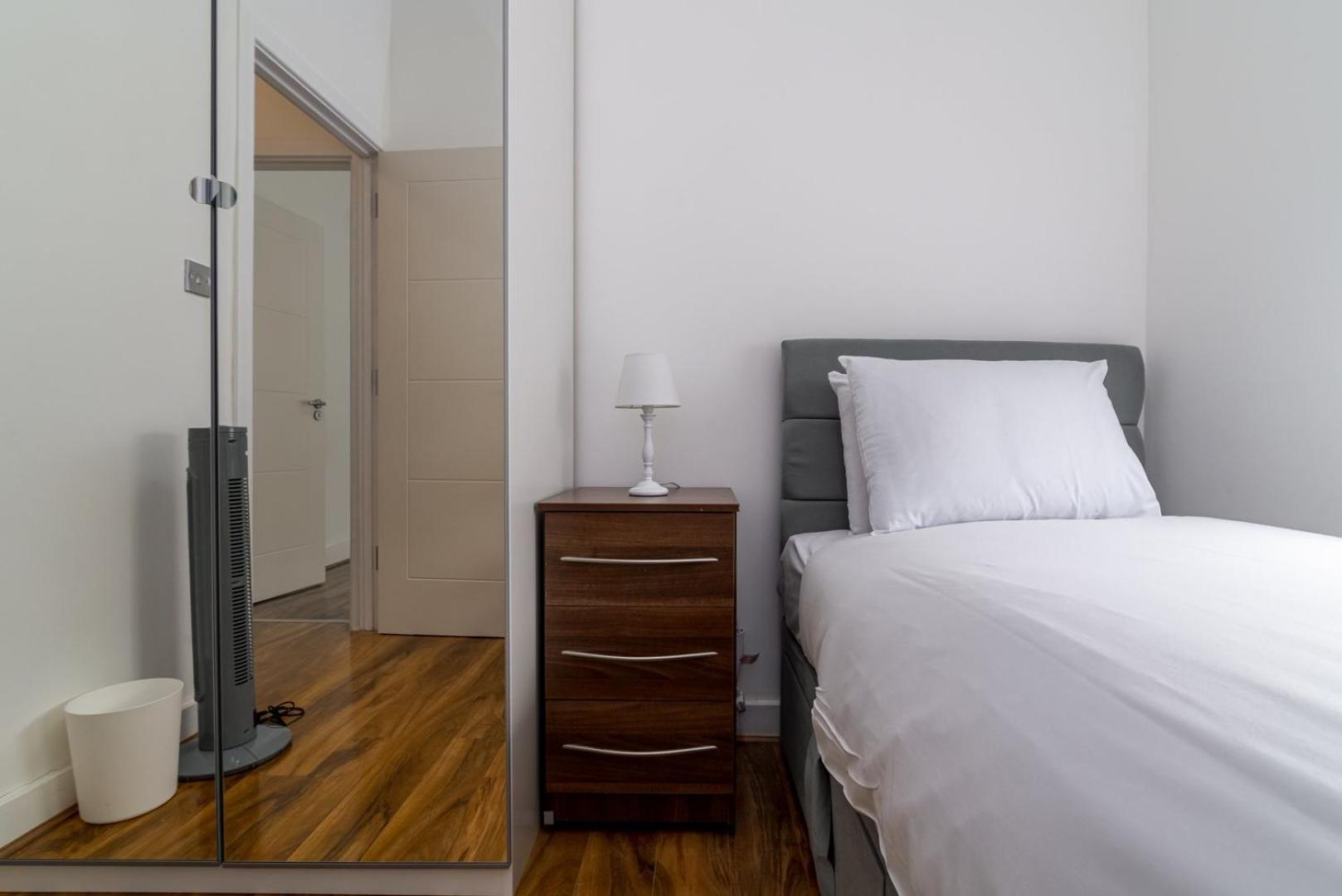 Ferienhaus Guestready - Tranquil Brixton Hill Retreat London