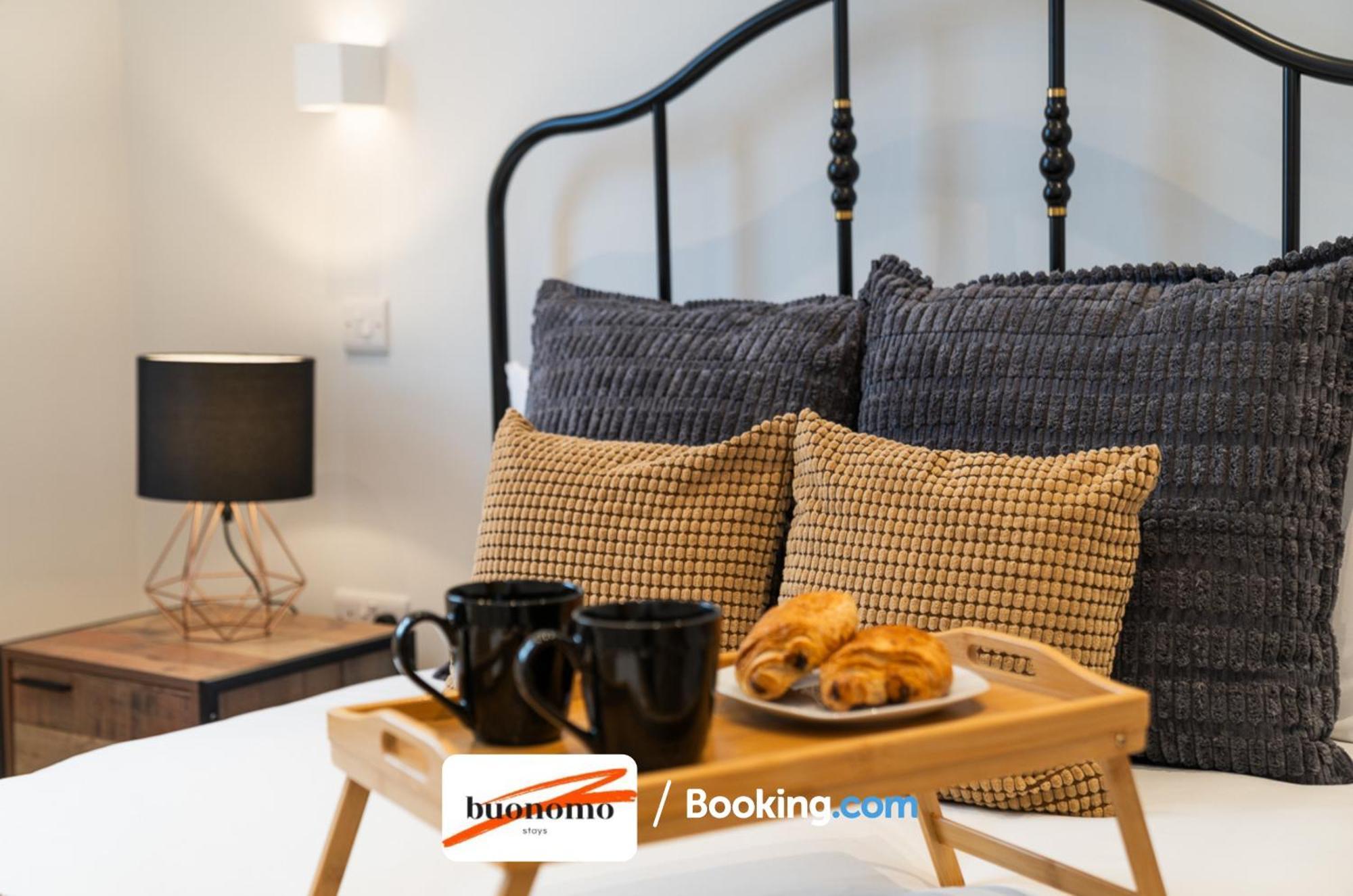 Two Bedroom At Buonomo Short Lets & Serviced Close To Wimbledon Tennis Courts Leilighet London