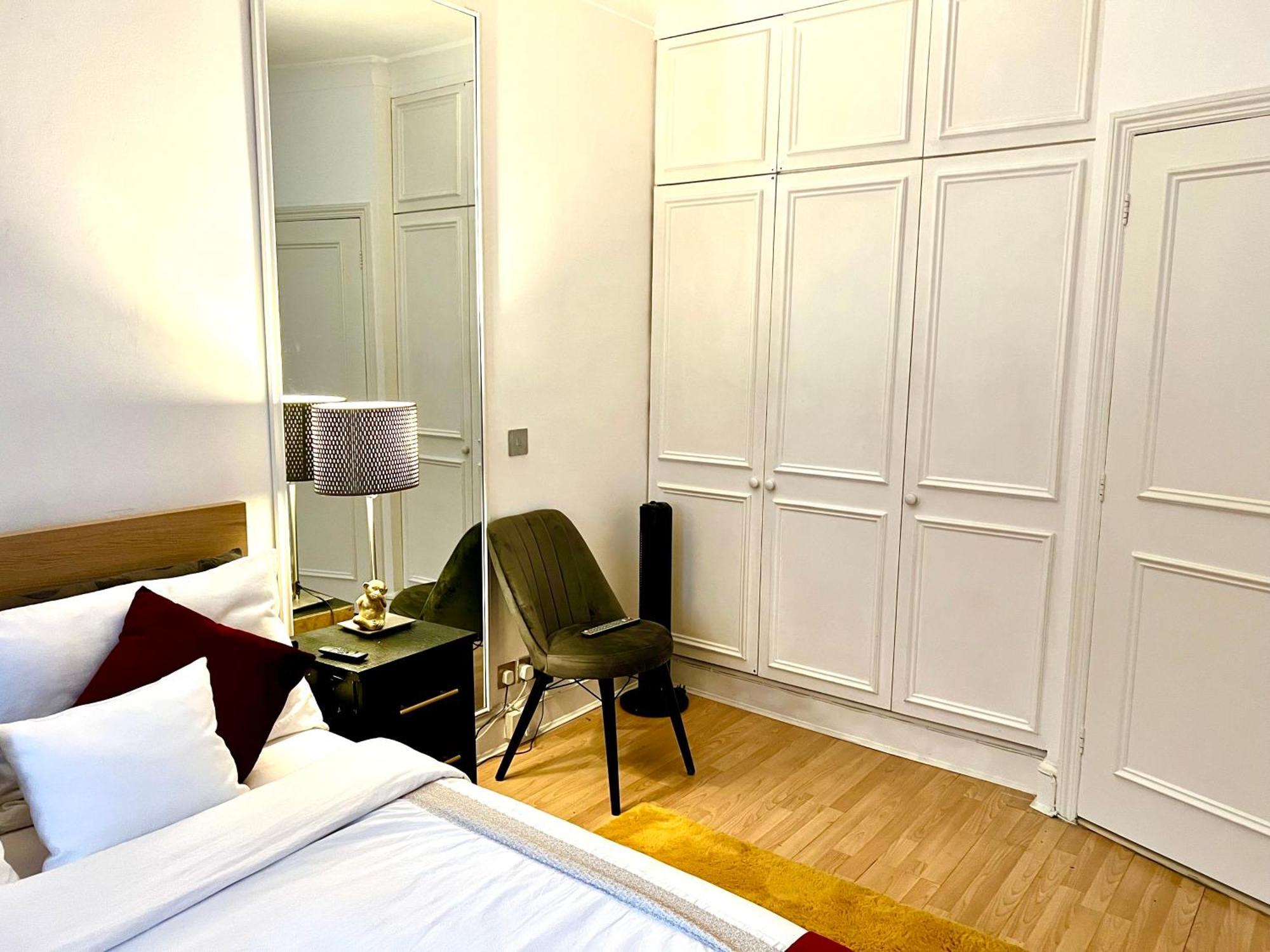 Knightsbridge One Bedroom Flat Leilighet London