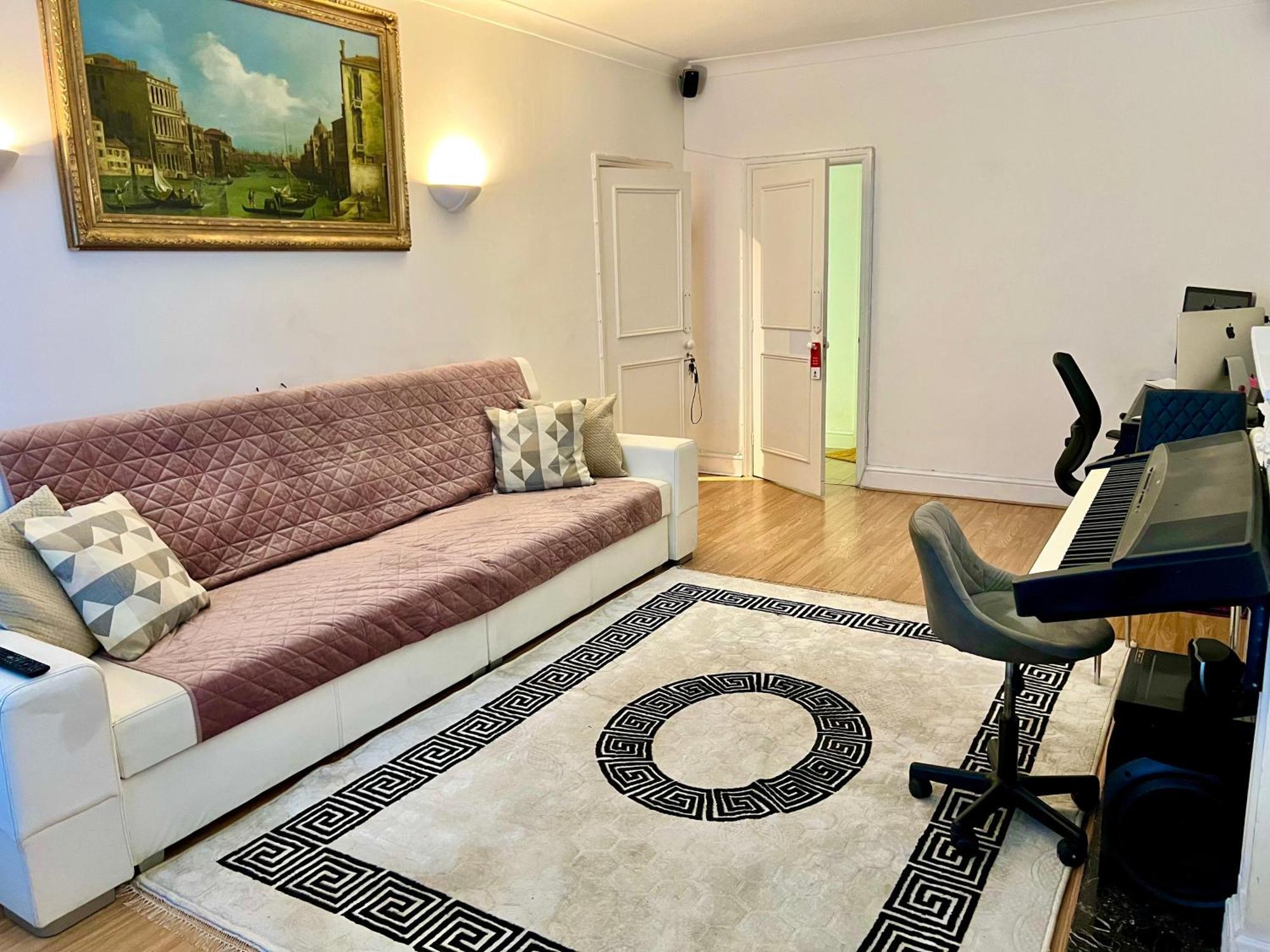 Knightsbridge One Bedroom Flat * London