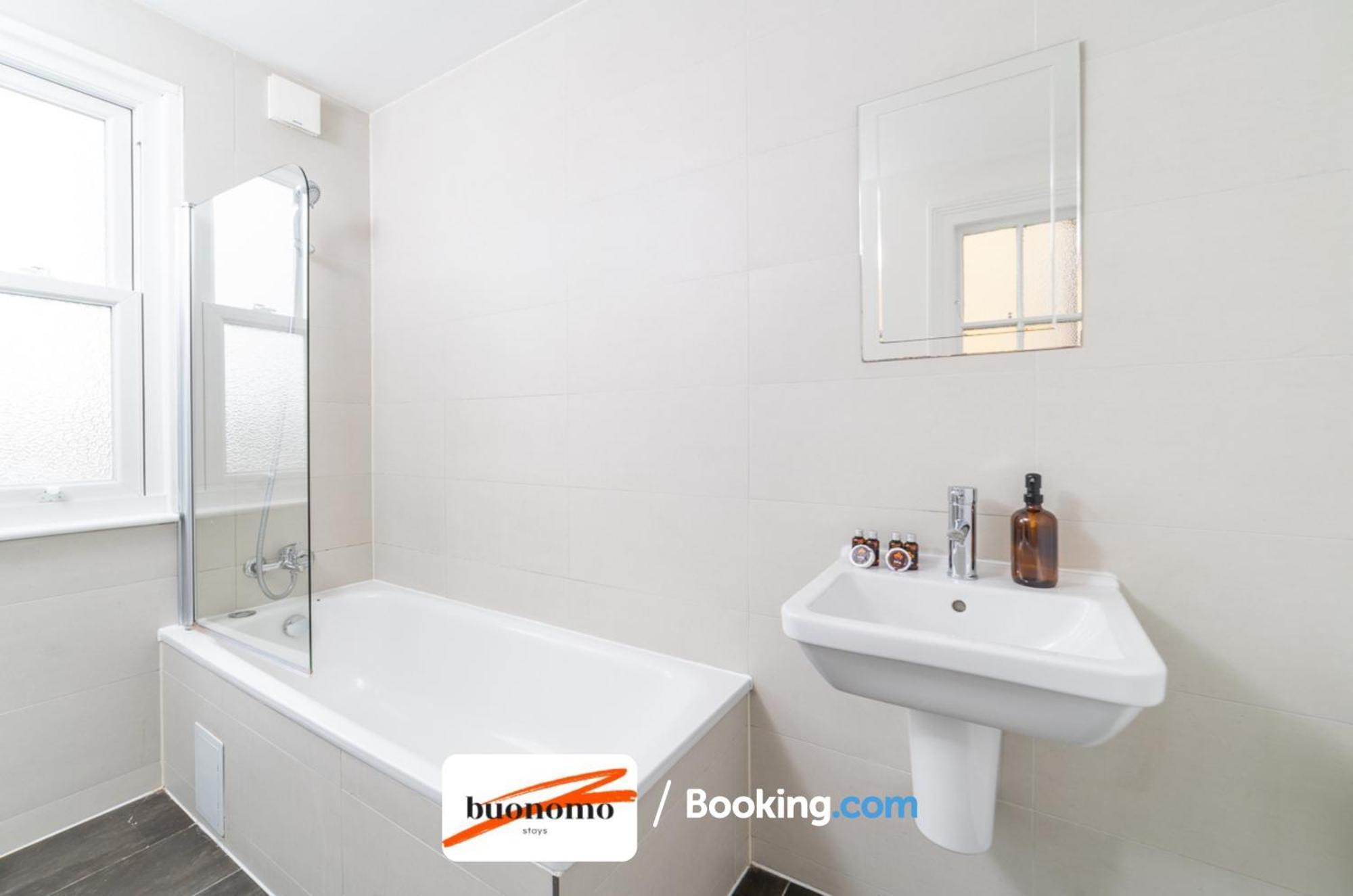 Appartement Three Bedroom At Buonomo Short Lets & Serviced Close To Wimbledon Tennis Courts *