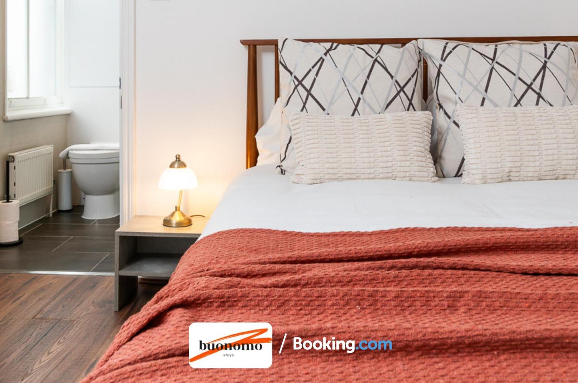 Three Bedroom At Buonomo Short Lets & Serviced Close To Wimbledon Tennis Courts Appartement