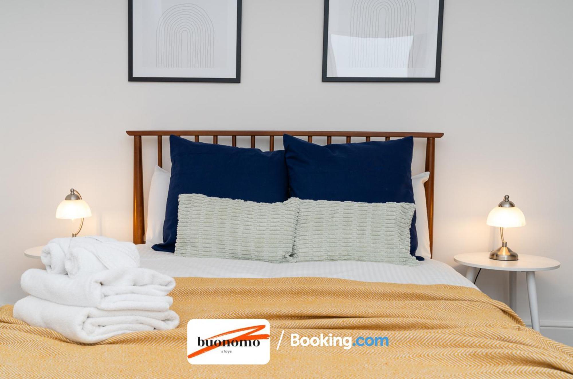 Three Bedroom At Buonomo Short Lets & Serviced Close To Wimbledon Tennis Courts Appartement Londen