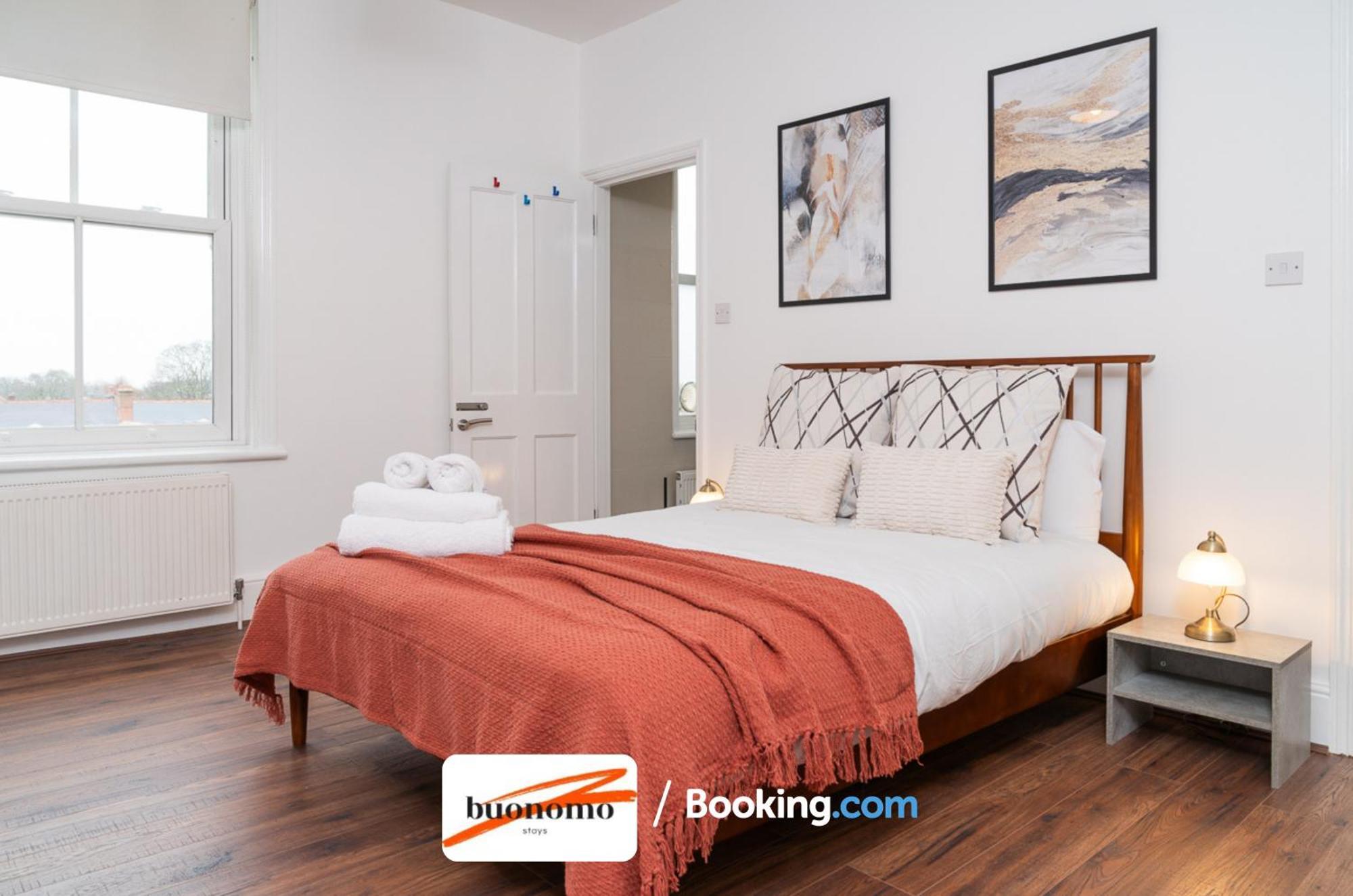 Three Bedroom At Buonomo Short Lets & Serviced Close To Wimbledon Tennis Courts Appartement *