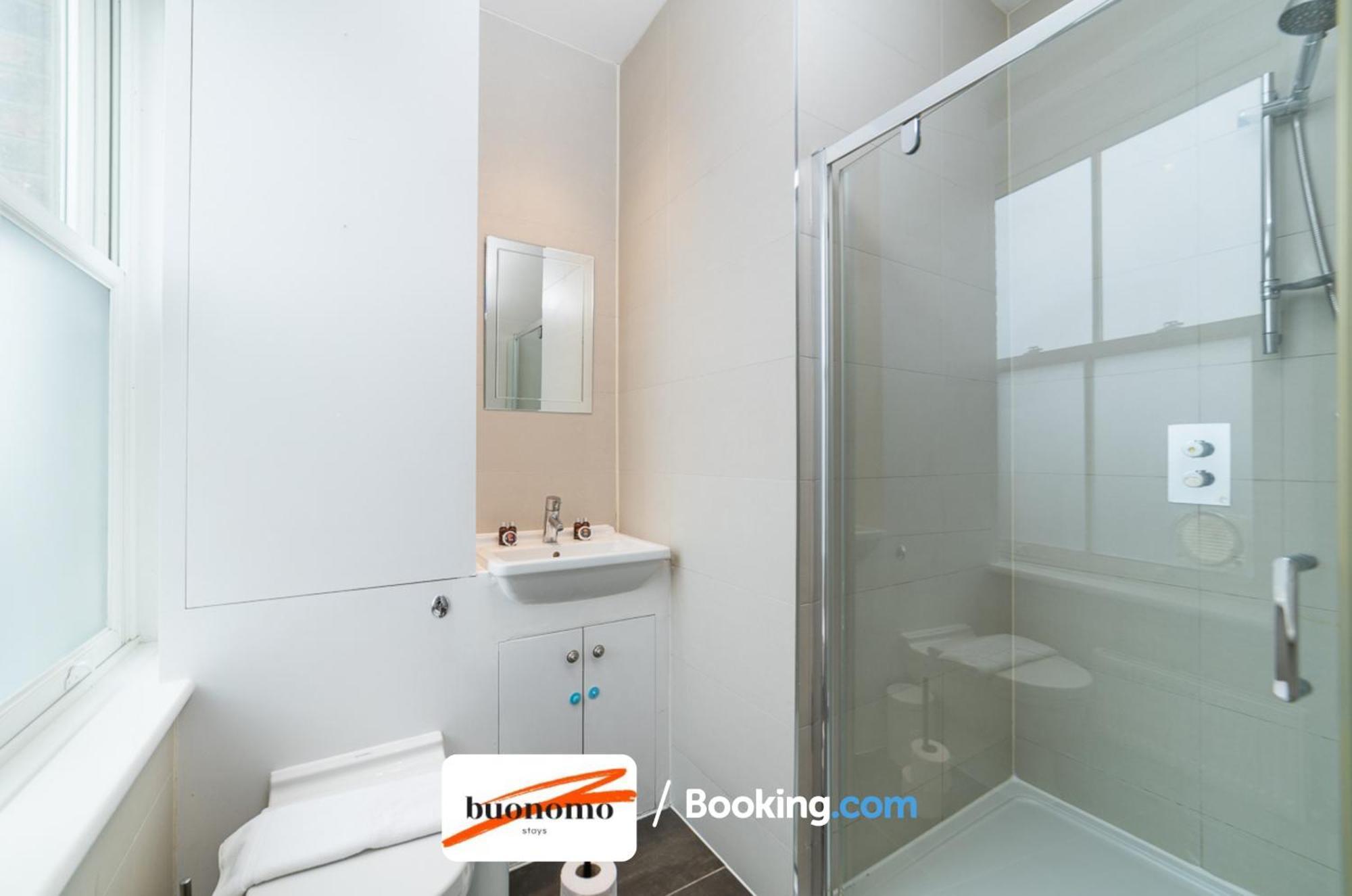 Appartement Three Bedroom At Buonomo Short Lets & Serviced Close To Wimbledon Tennis Courts *
