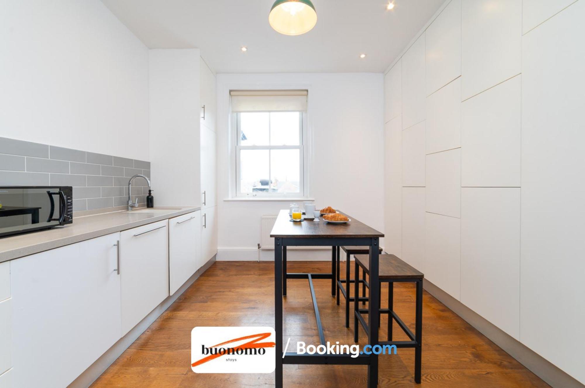 Appartement Three Bedroom At Buonomo Short Lets & Serviced Close To Wimbledon Tennis Courts *