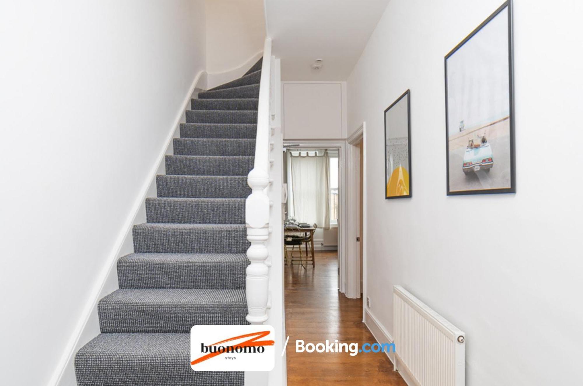 Three Bedroom At Buonomo Short Lets & Serviced Close To Wimbledon Tennis Courts Appartement