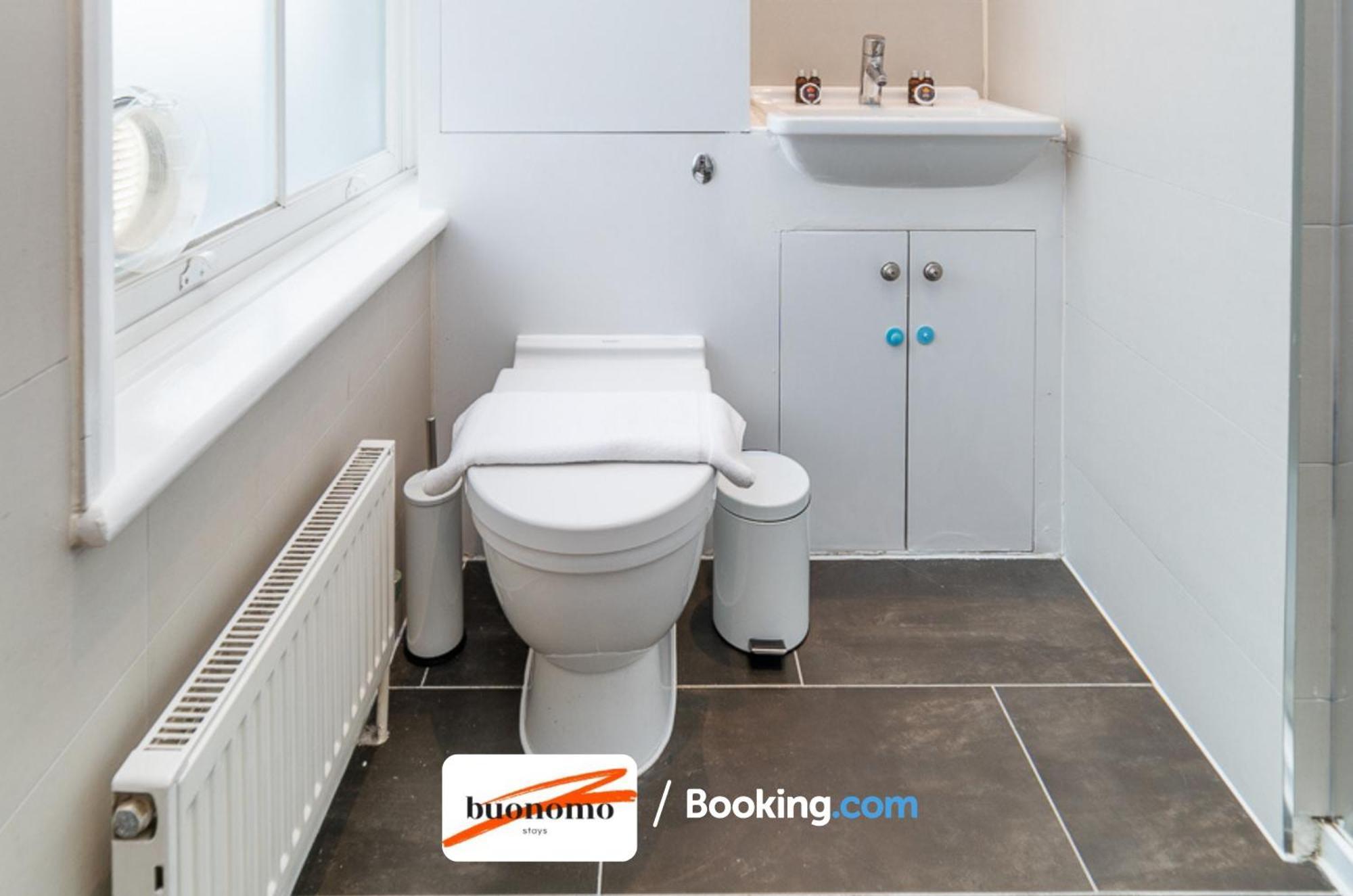 Three Bedroom At Buonomo Short Lets & Serviced Close To Wimbledon Tennis Courts Appartement *