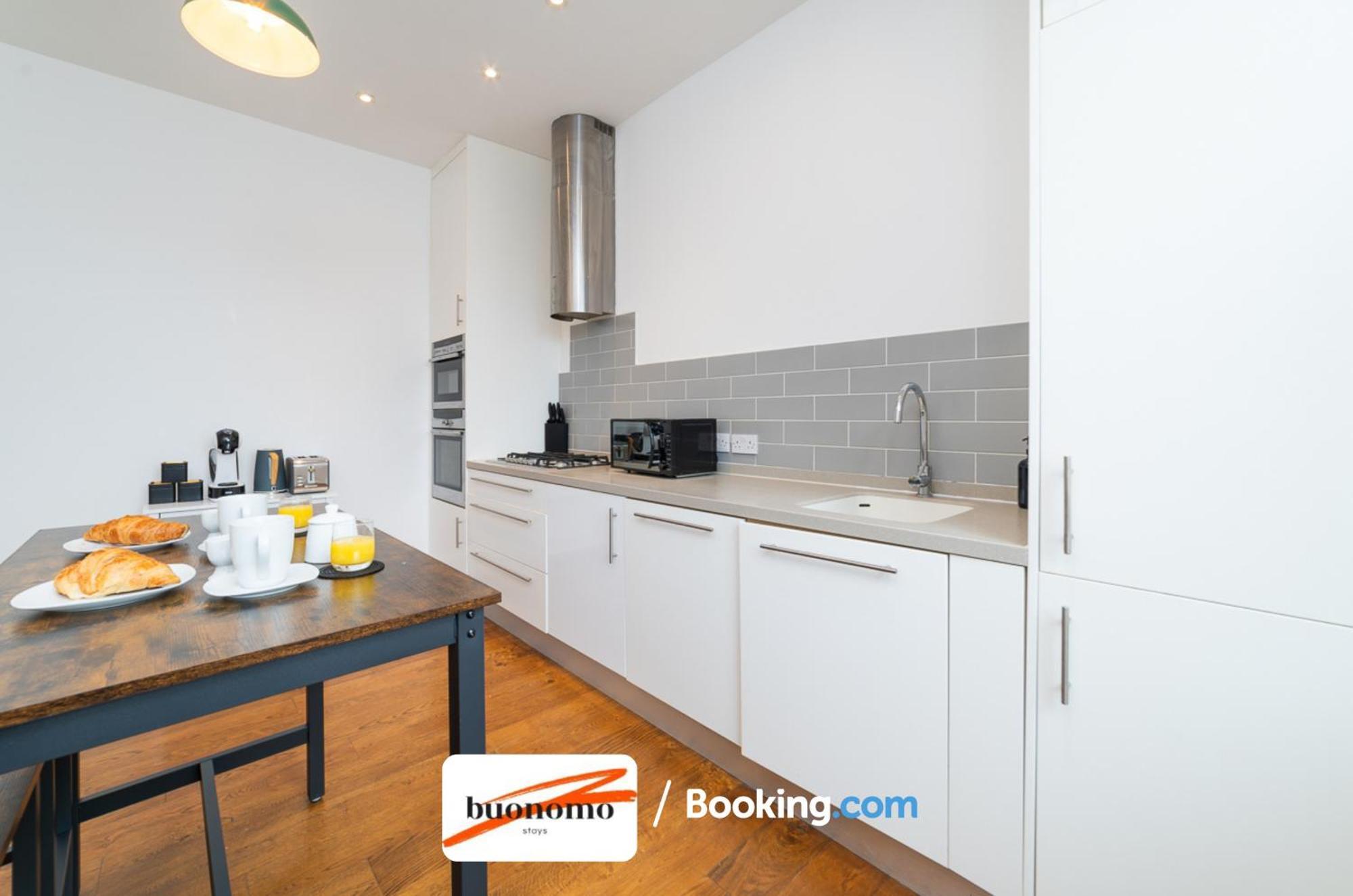 Appartement Three Bedroom At Buonomo Short Lets & Serviced Close To Wimbledon Tennis Courts Londen