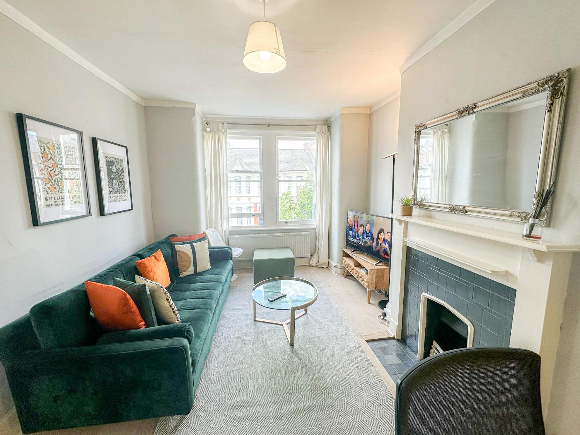 Stylish 1-bed Flat In Willesden With Private Patio * Londres