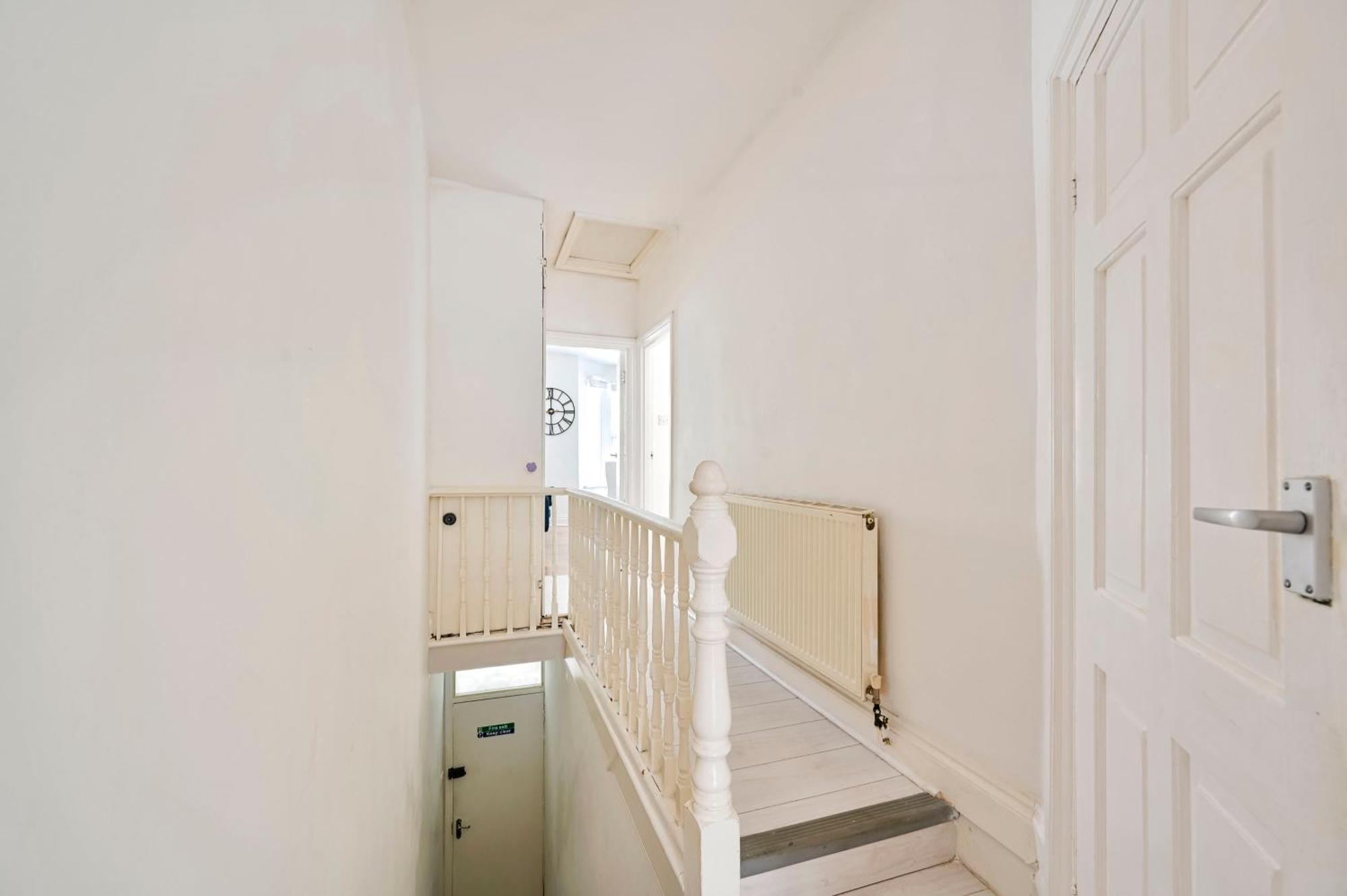 2-bed, Sleeps 8 In Leyton E10, Near Stratford Leilighet *