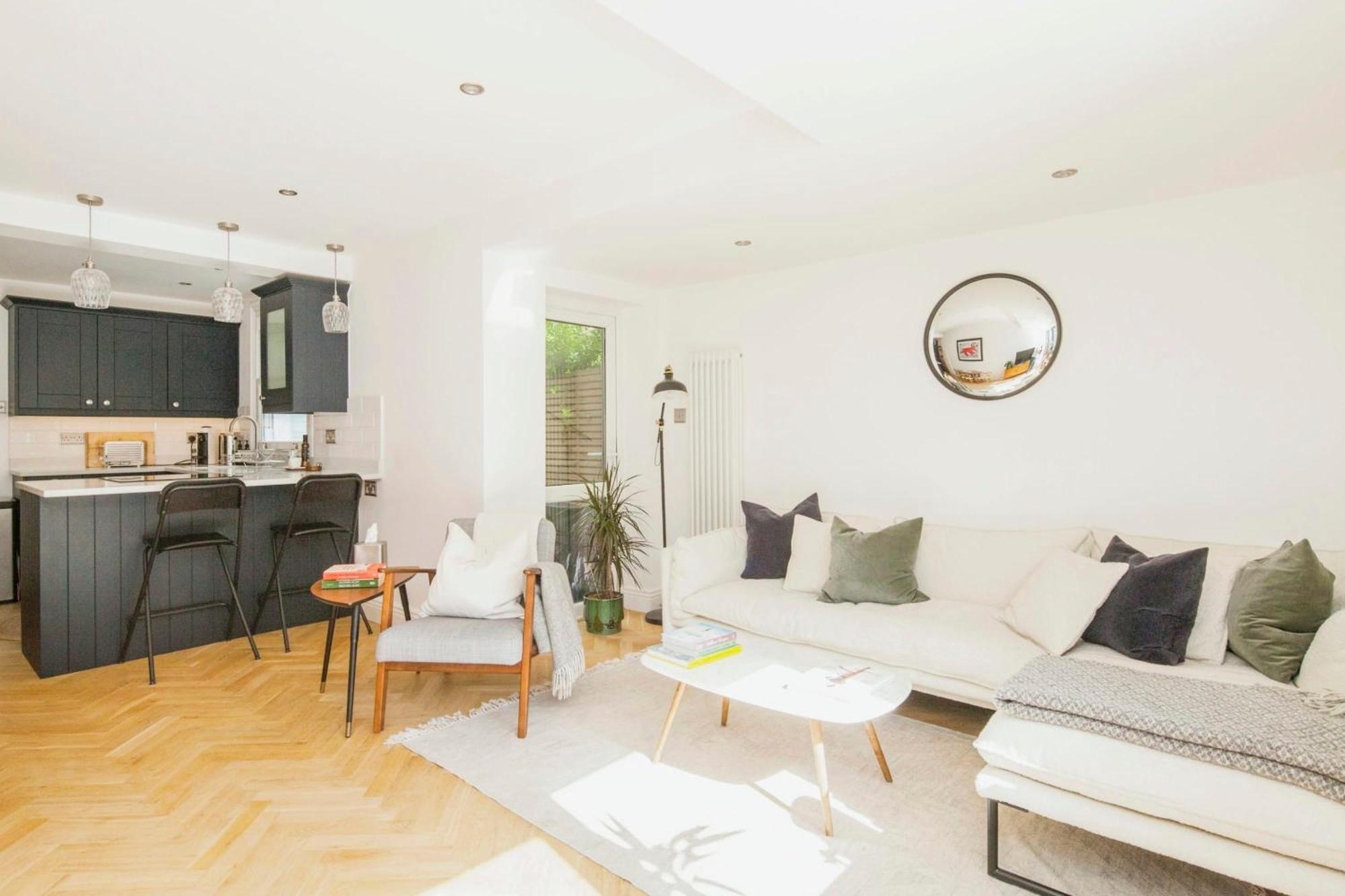 Apartment Stylish 2br Flat With Amazing Patio London